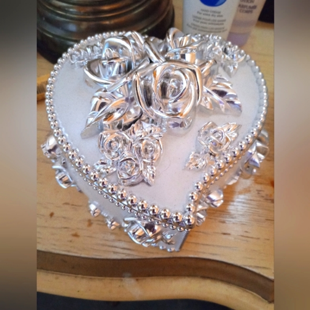 Creative Rose Embossed Heart Trinket Box